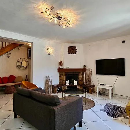 Maison De Pas De Fetes * Stains